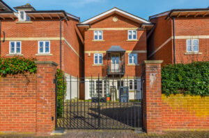 *LET AGREED* Easy Row, WR1