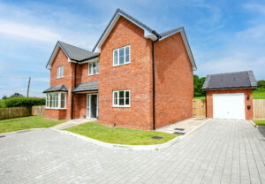 *LET AGREED* Much Cowarne, HR7